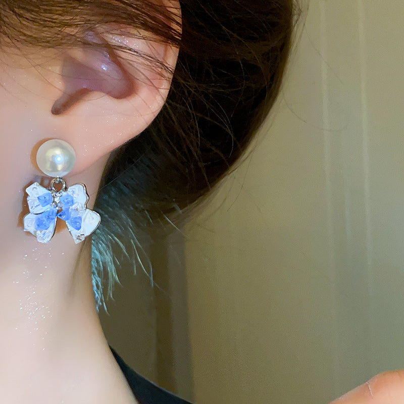 Classic Pearl Earring with Timeless Appeal