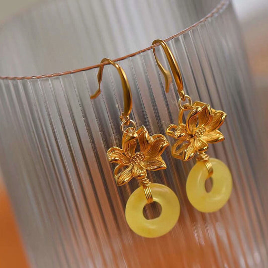 Classic Gold Earring with Timeless Appeal