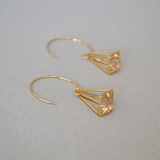 Classic Gold Earring with Timeless Appeal