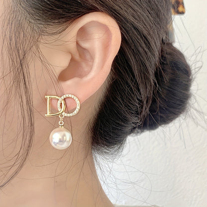 Beautiful Pearl Earring with Unique Style