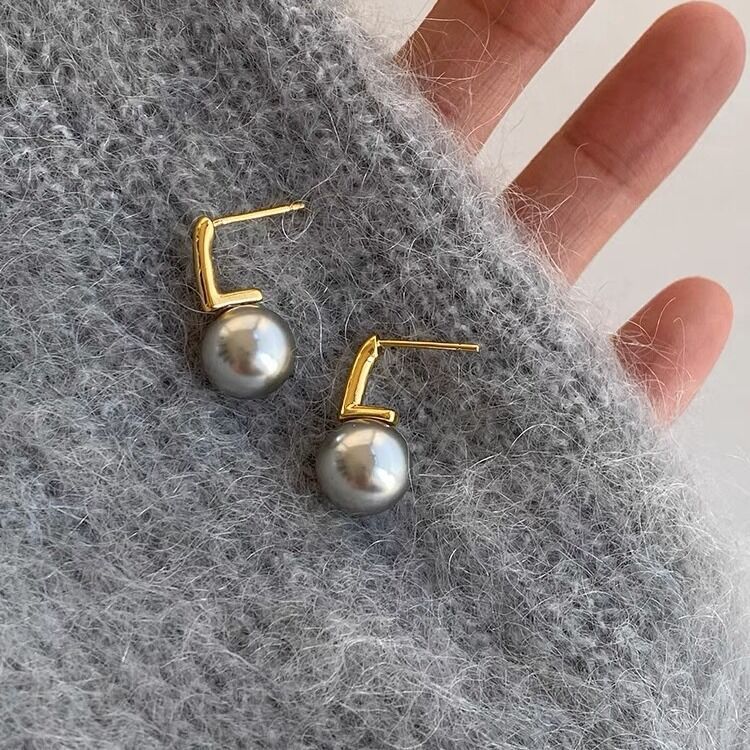 Romantic Pearl Earring for Special Moments