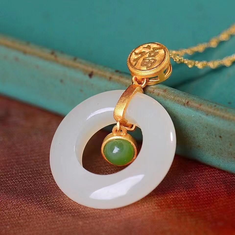 Beautiful Gold Necklace with Unique Style