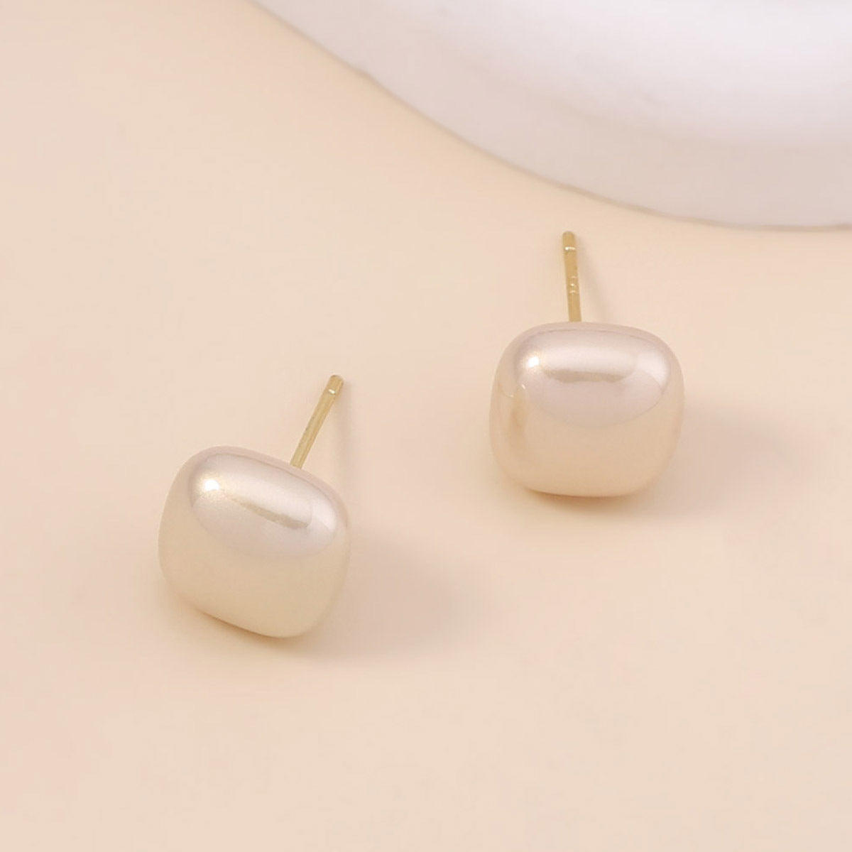 Stunning Pearl Earring for Daily Wear
