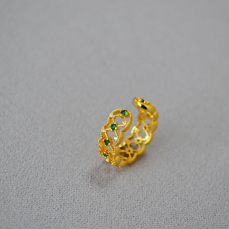 Classic Gold Ring with Timeless Appeal