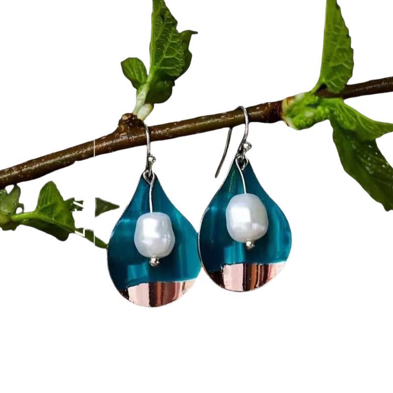 Beautiful Pearl Earring with Unique Style