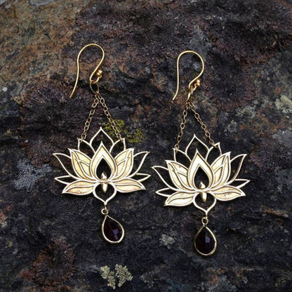 Classic Gold Earring with Timeless Appeal