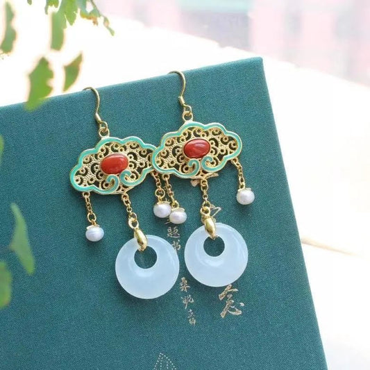 Charming Silver Earring for Any Occasion