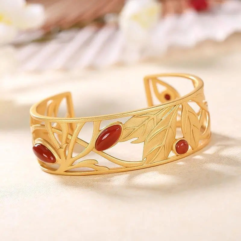 Classic Gold Bracelet with Timeless Appeal