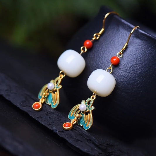 Classic Gold Earring with Timeless Appeal