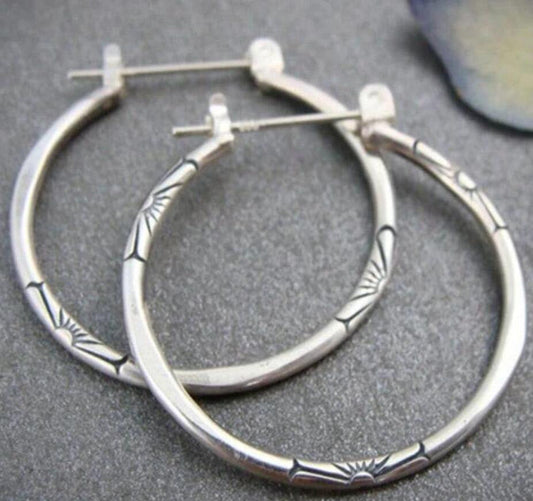 Romantic Silver Earring for Special Moments