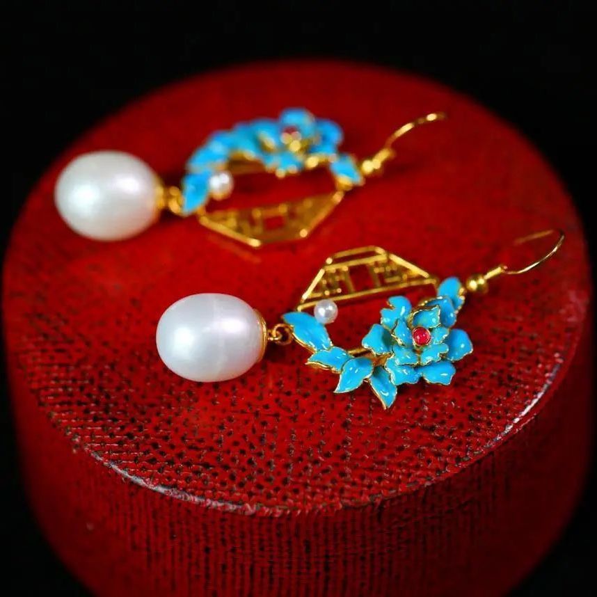 Delicate Artisan Silver Earring