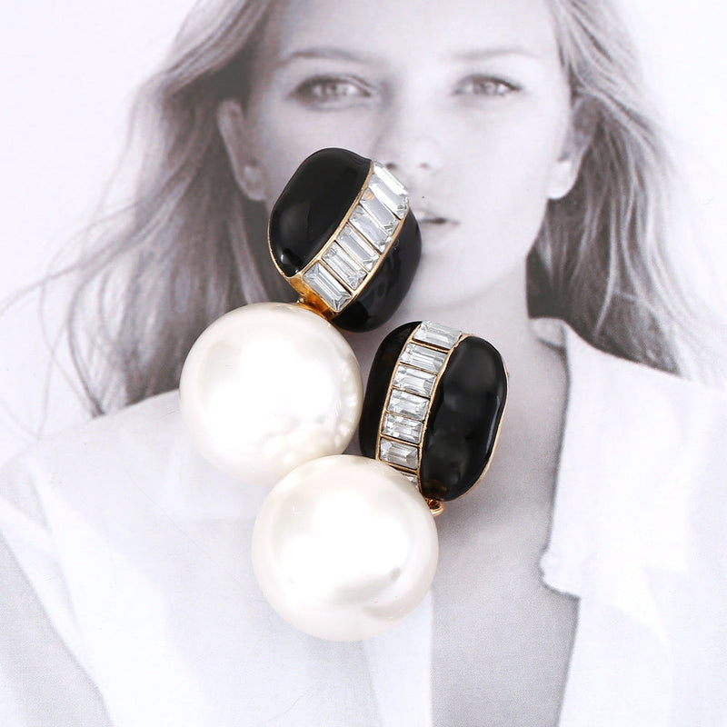 Beautiful Pearl Earring with Unique Style