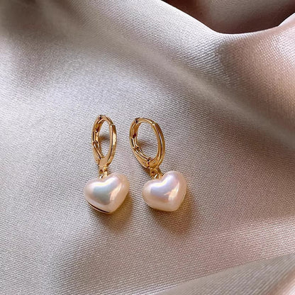 Classic Pearl Earring with Timeless Appeal