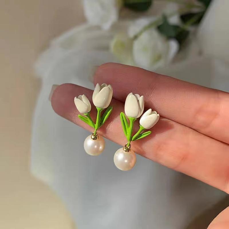 Romantic Pearl Earring for Special Moments