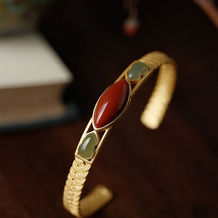 Charming Gold Bracelet for Any Occasion