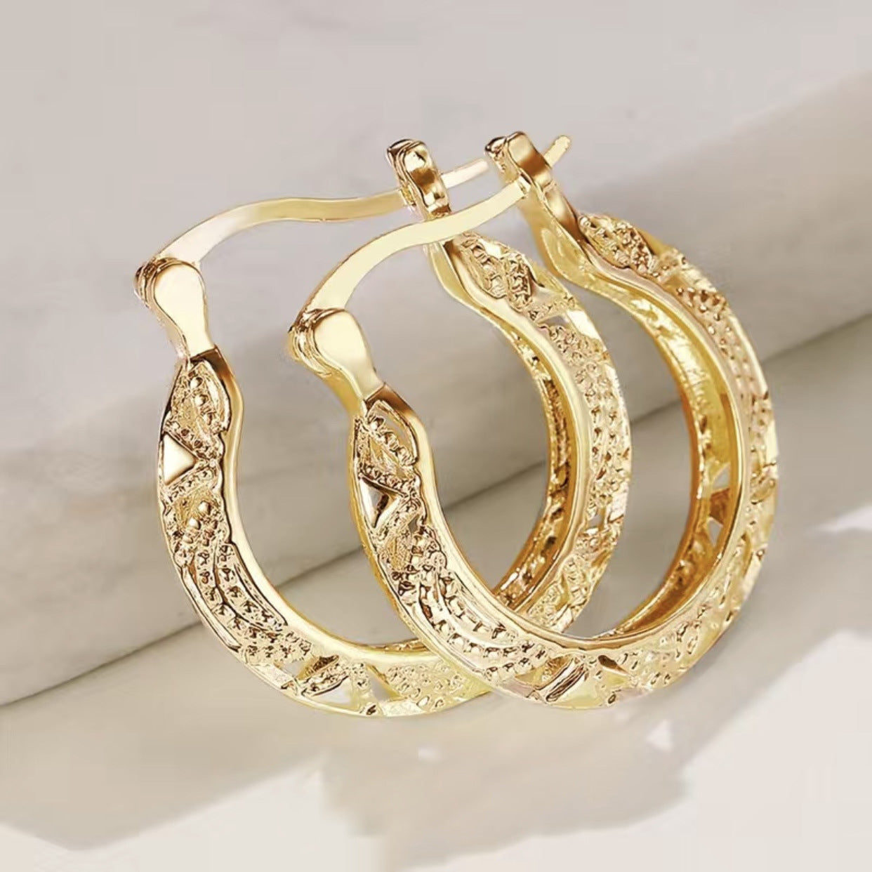 Charming Gold Earring for Any Occasion