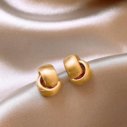 Beautiful Gold Earring with Unique Style