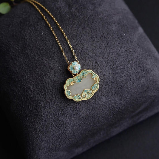 Elegant Gold Pendant for Every Occasion