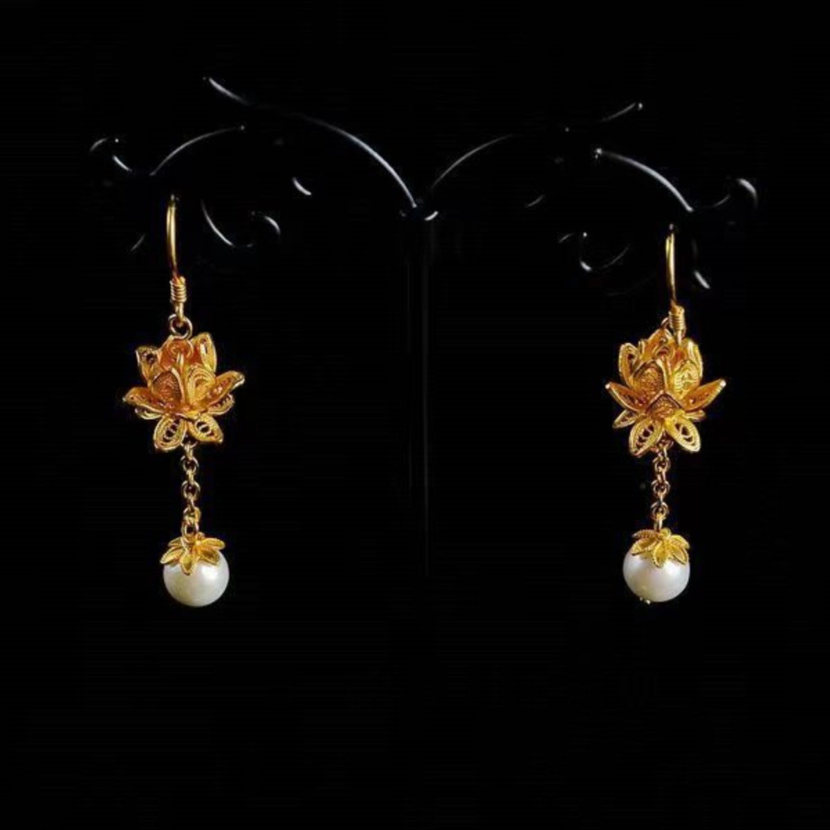 Romantic Pearl Earring for Special Moments