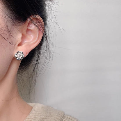 Classic Pearl Earring with Timeless Appeal