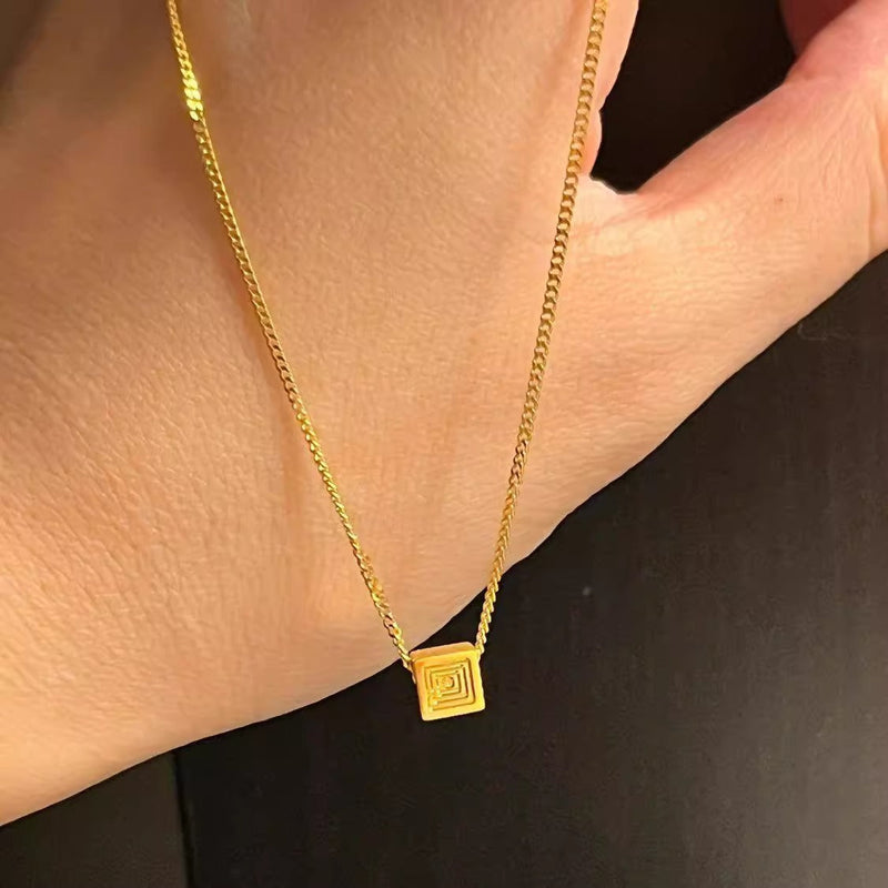 Stunning Gold Necklace for Daily Wear