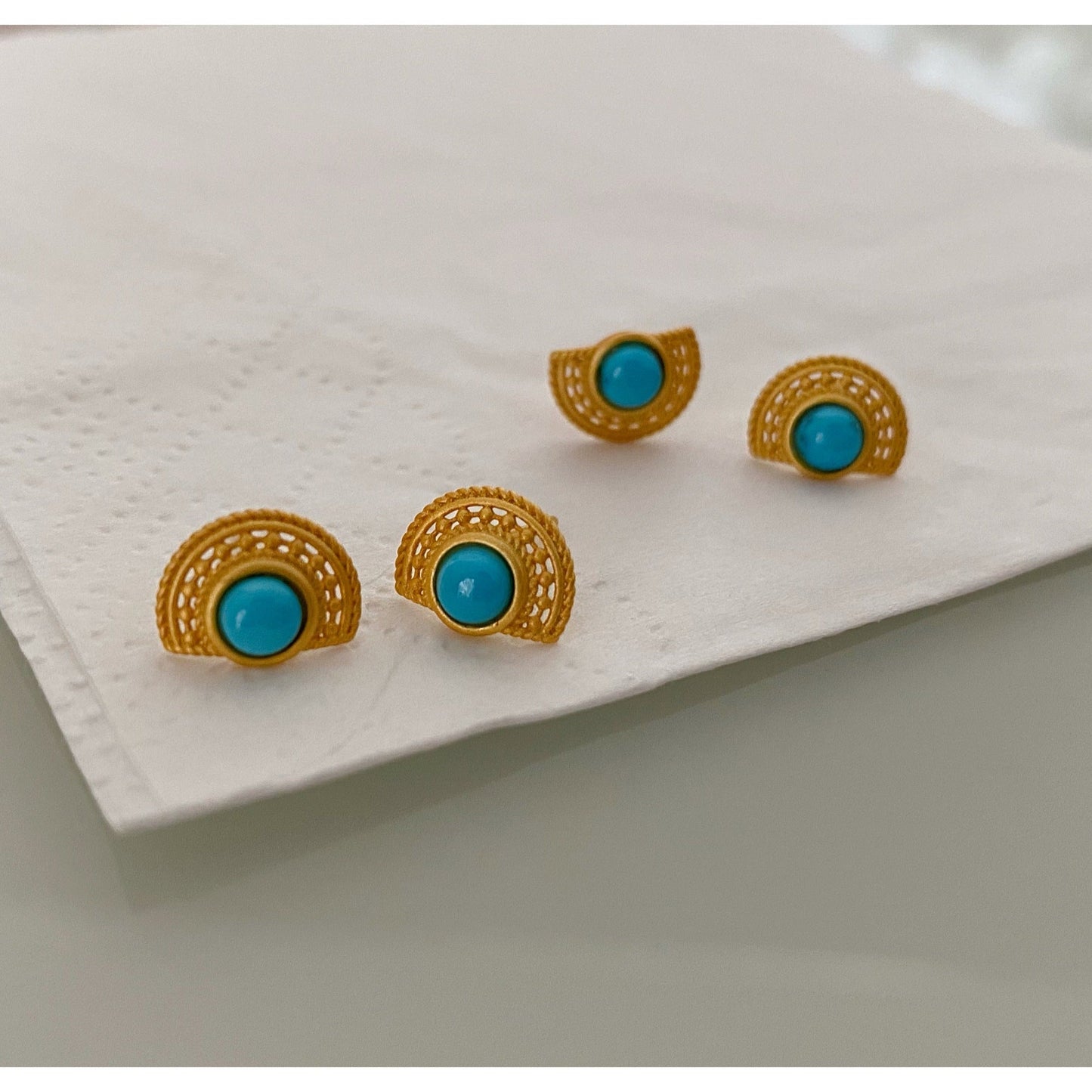 Classic Gold Earring with Timeless Appeal