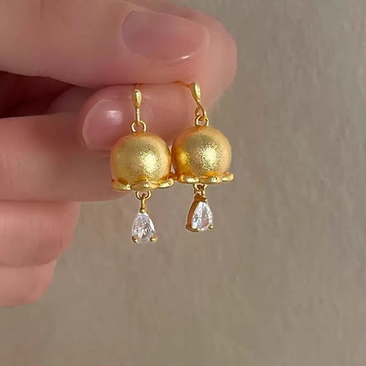 Classic Gold Earring with Timeless Appeal