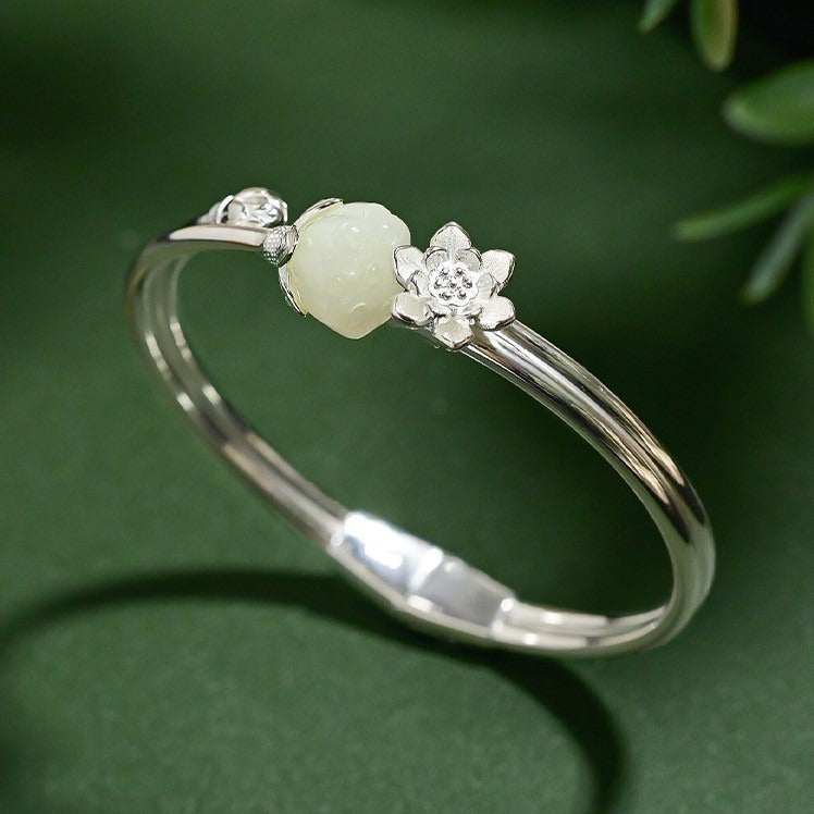 Classic Silver Bracelet with Timeless Appeal