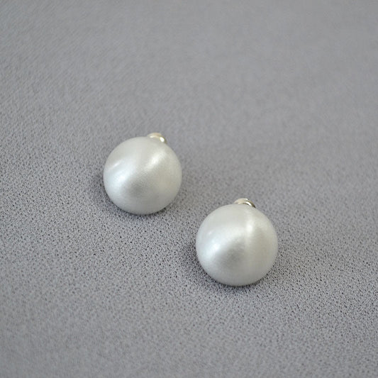 Charming Silver Earring for Any Occasion
