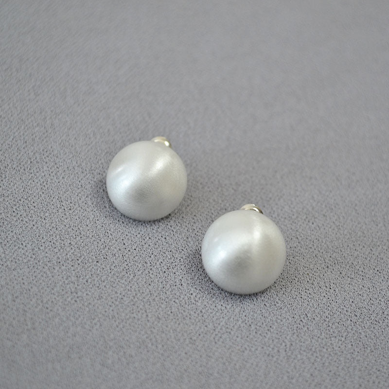 Charming Silver Earring for Any Occasion