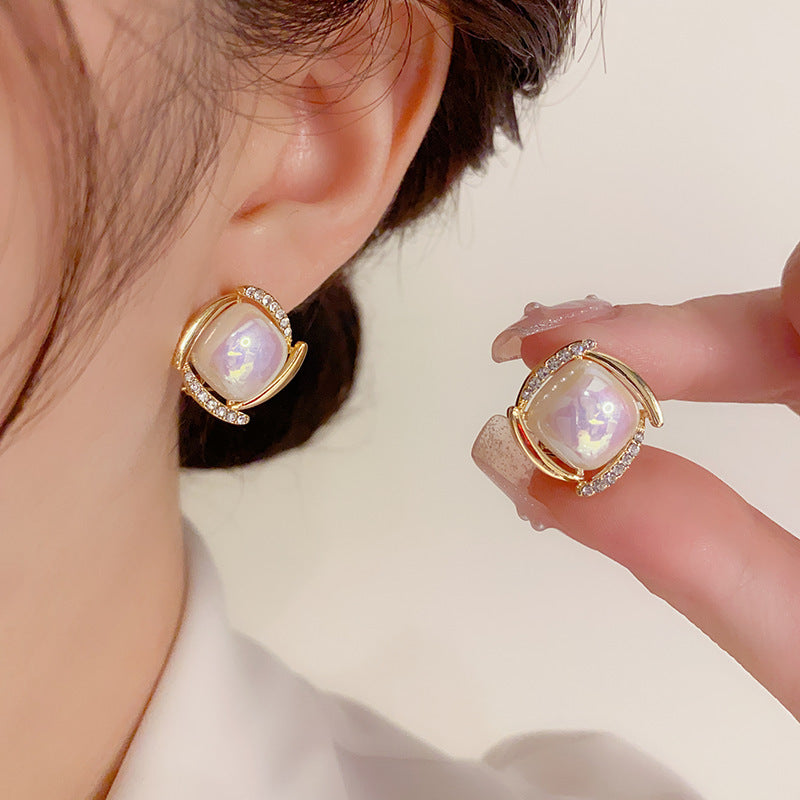 Romantic Pearl Earring for Special Moments