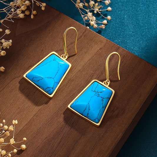 Romantic Gold Earring for Special Moments