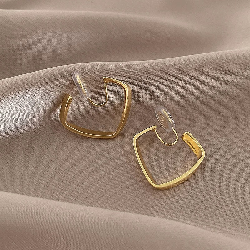 Beautiful Gold Earring with Unique Style