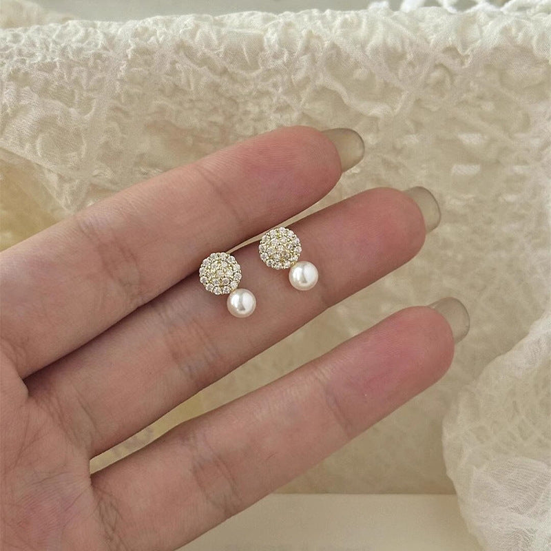 Classic Pearl Earring with Timeless Appeal