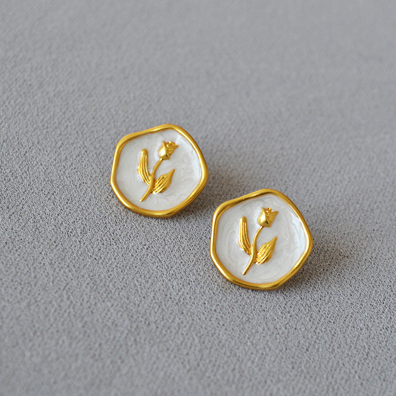 Beautiful Gold Earring with Unique Style