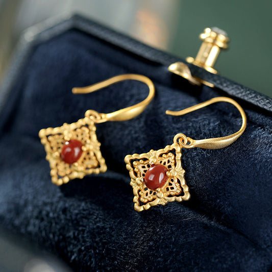 Classic Gold Earring with Timeless Appeal