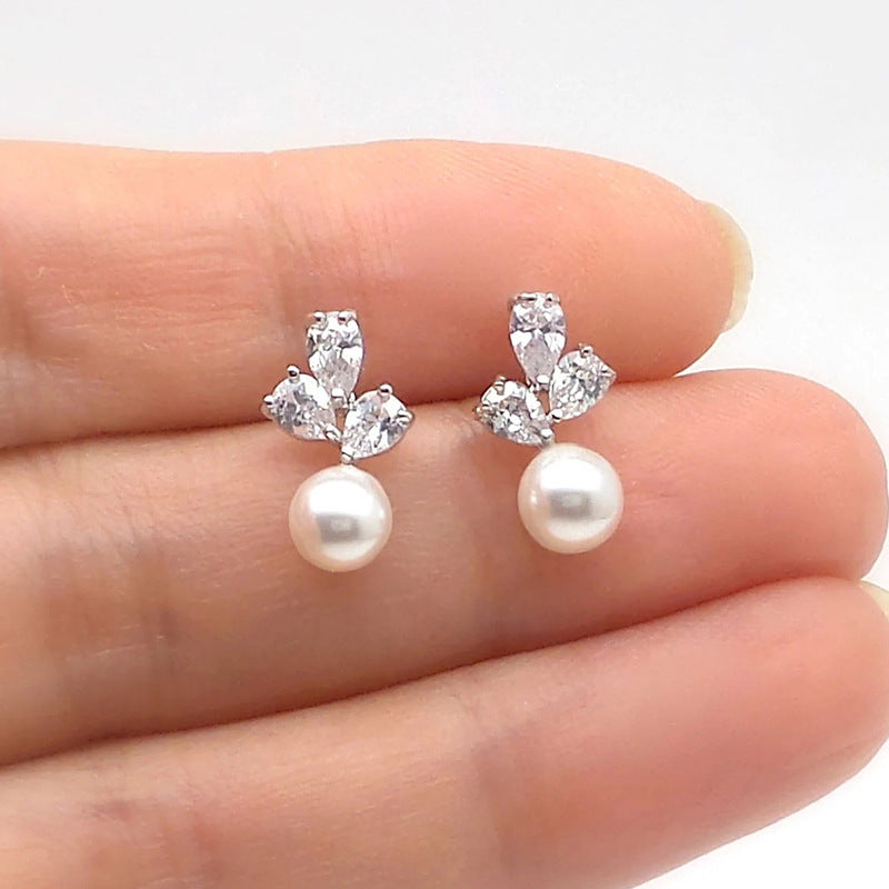 Classic Pearl Earring with Timeless Appeal