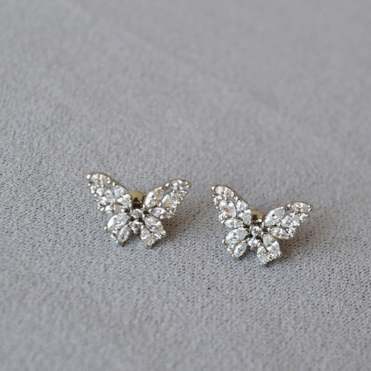 Romantic Gold Earring for Special Moments