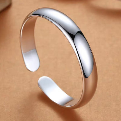 Classic Silver Bracelet with Timeless Appeal