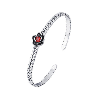 Beautiful Silver Bracelet with Unique Style