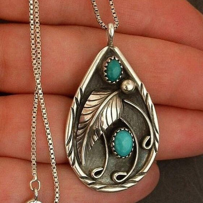 Beautiful Silver Necklace with Unique Style