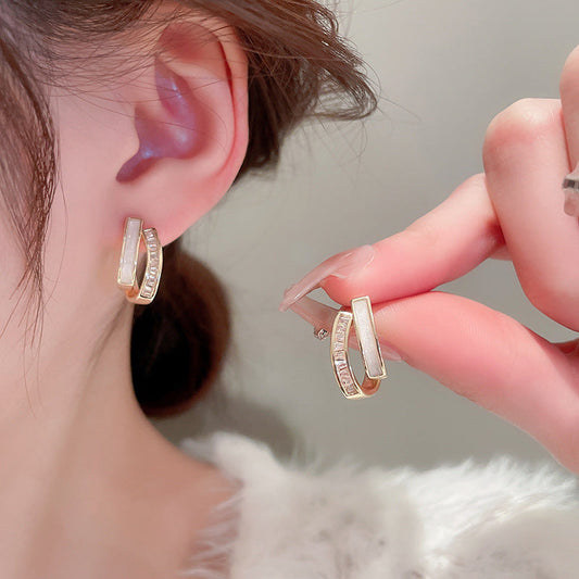 Charming Earring for Any Occasion