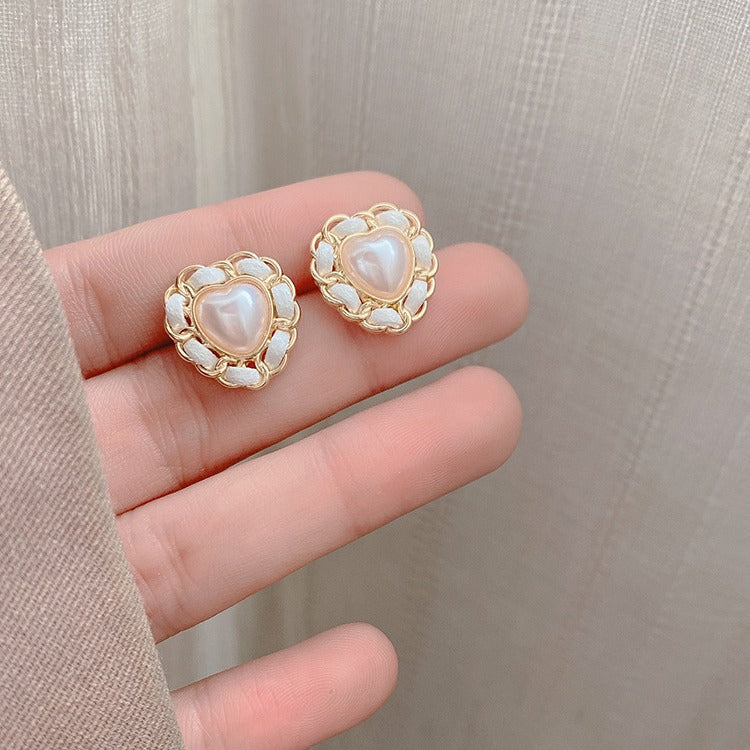 Beautiful Pearl Earring with Unique Style