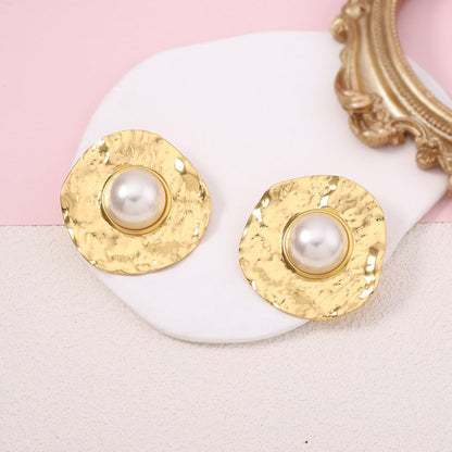 Classic Pearl Earring with Timeless Appeal