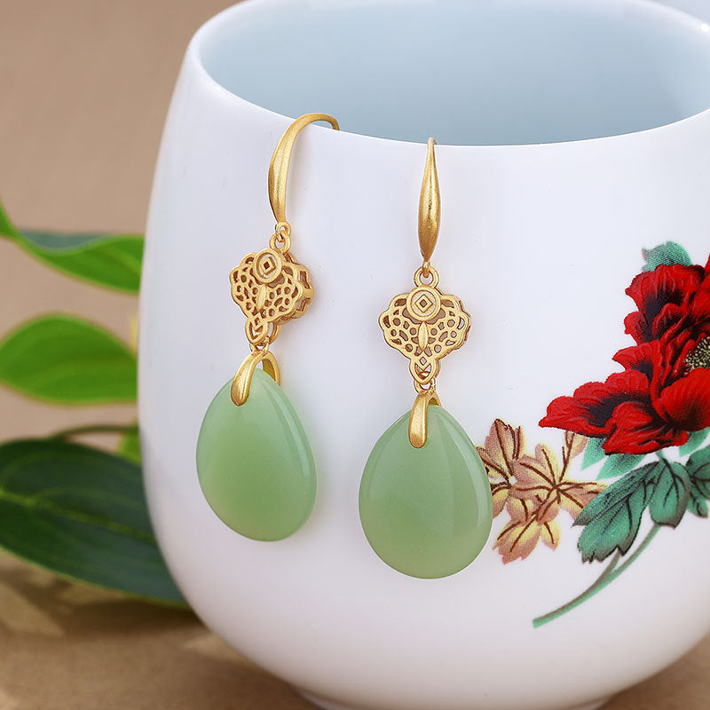 Classic Gold Earring with Timeless Appeal