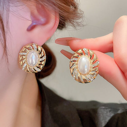 Romantic Pearl Earring for Special Moments