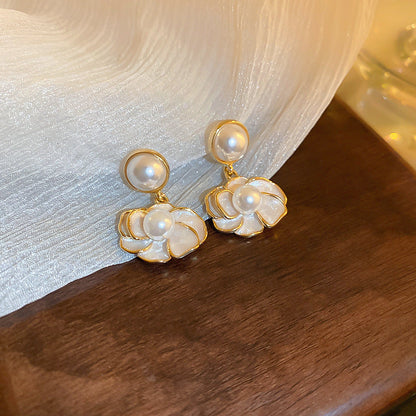 Beautiful Pearl Earring with Unique Style