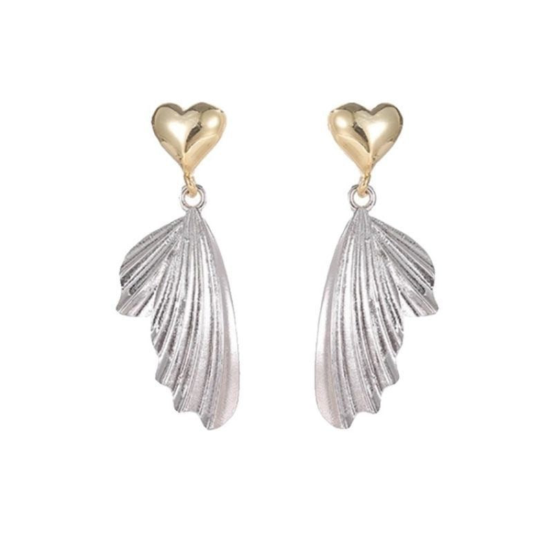 Beautiful Gold Earring with Unique Style