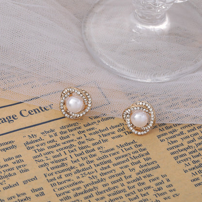 Classic Pearl Earring with Timeless Appeal
