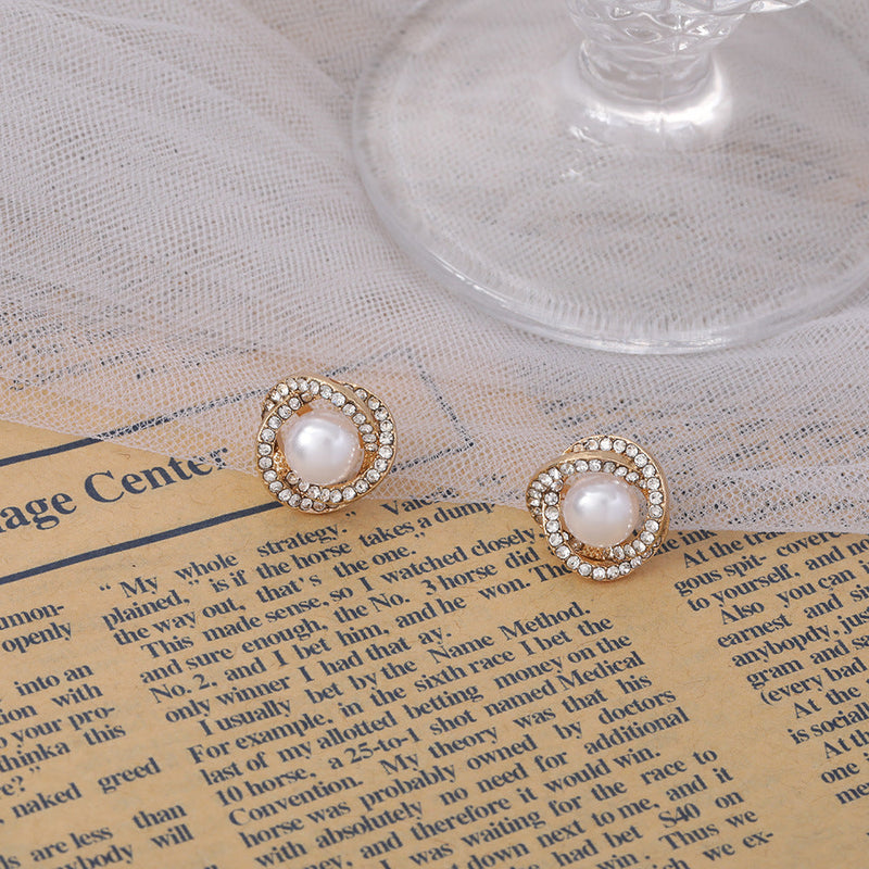 Classic Pearl Earring with Timeless Appeal